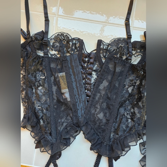 NWT 36 Vintage Victoria's Secret Gold Label Lace Corset Bustier Garter and panty - Picture 6 of 7